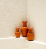 Stromlos kühl: Verdunstungsregale aus Porenton – Möbel, die Klima machen