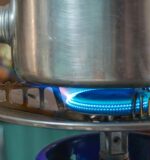 Möbel als Wärmespeicher: Sideboards mit PCM-Kernen speichern PV-Überschuss und geben abends behagliche Strahlungswärme ab