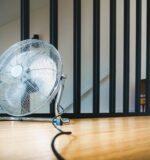 Möbel als Klimamaschine: Der leise Schrank mit PCM-Keramik und Zeolith-Kanälen für Hitzesommer und Energiesparen