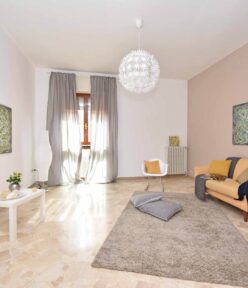 Teppich im Wohnzimmer richtig wählen: Größe, Material und Pflege für Alltag, Kinder und Haustiere